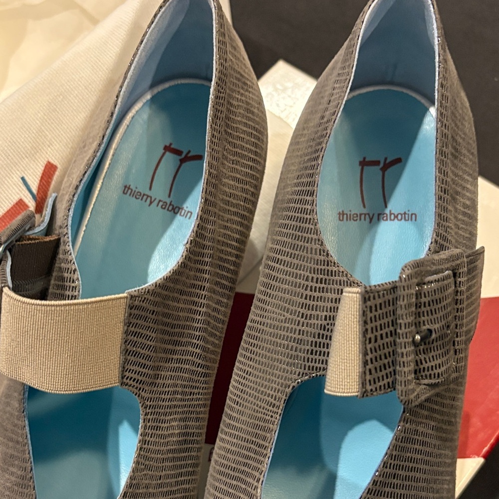 Thierry Rabotin Textured Gray Heels - Picture 3 of 16